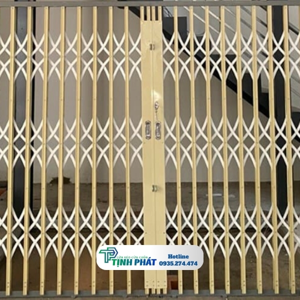 Cửa Kéo Đài Loan Không Lá Khung Vàng CK04