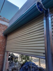 Cửa Cuốn Khe Thoáng Austdoor